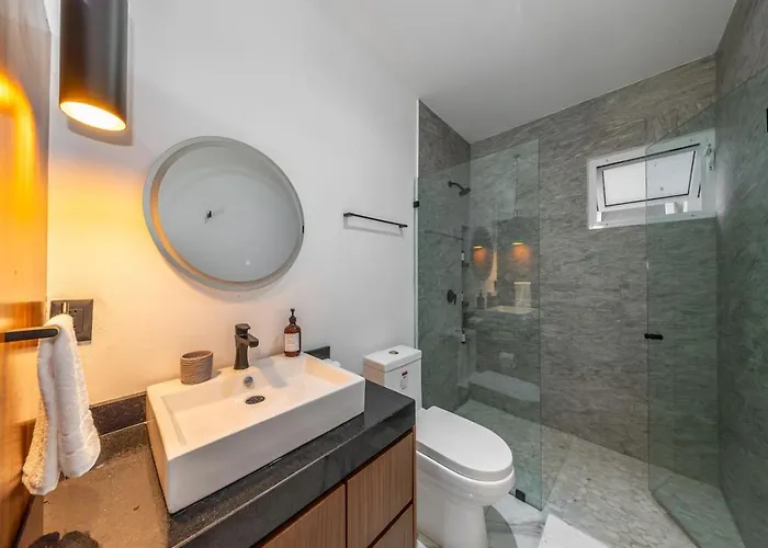Stylish 1bd W Rooftop Pool Walk To 5th