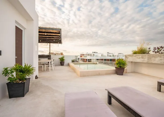 Stylish 1bd W Rooftop Pool Walk To 5th