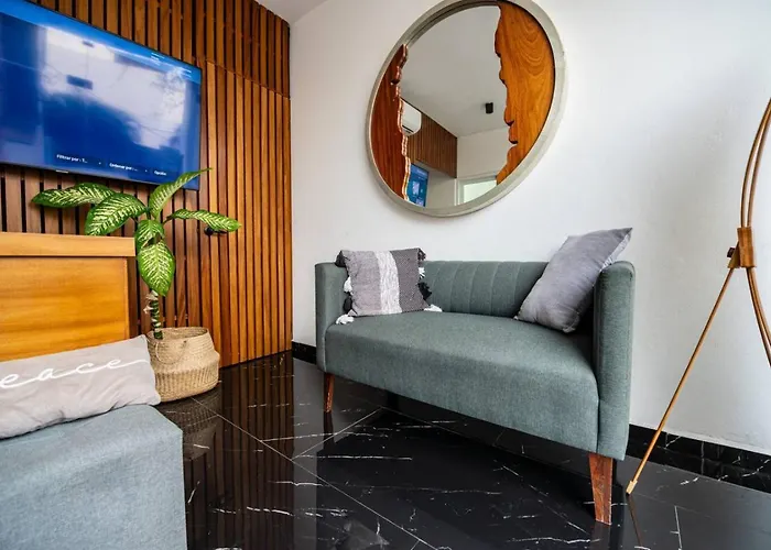 Stylish 1bd W Rooftop Pool Walk To 5th Сasa de vacaciones