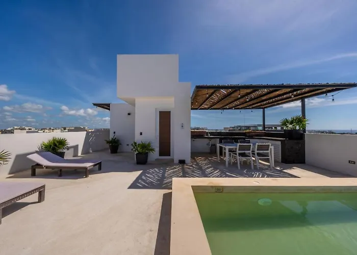Stylish 1bd W Rooftop Pool Walk To 5th *