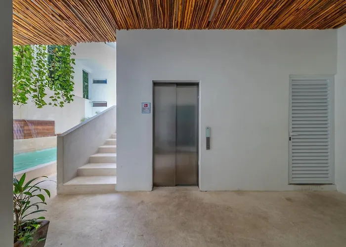 Stylish 1bd W Rooftop Pool Walk To 5th Сasa de vacaciones